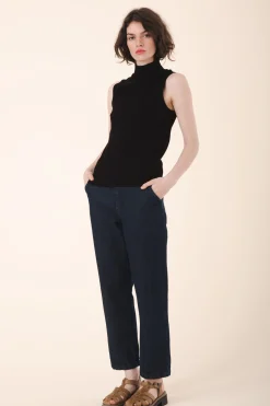 Sleeveless Mockneck in Black