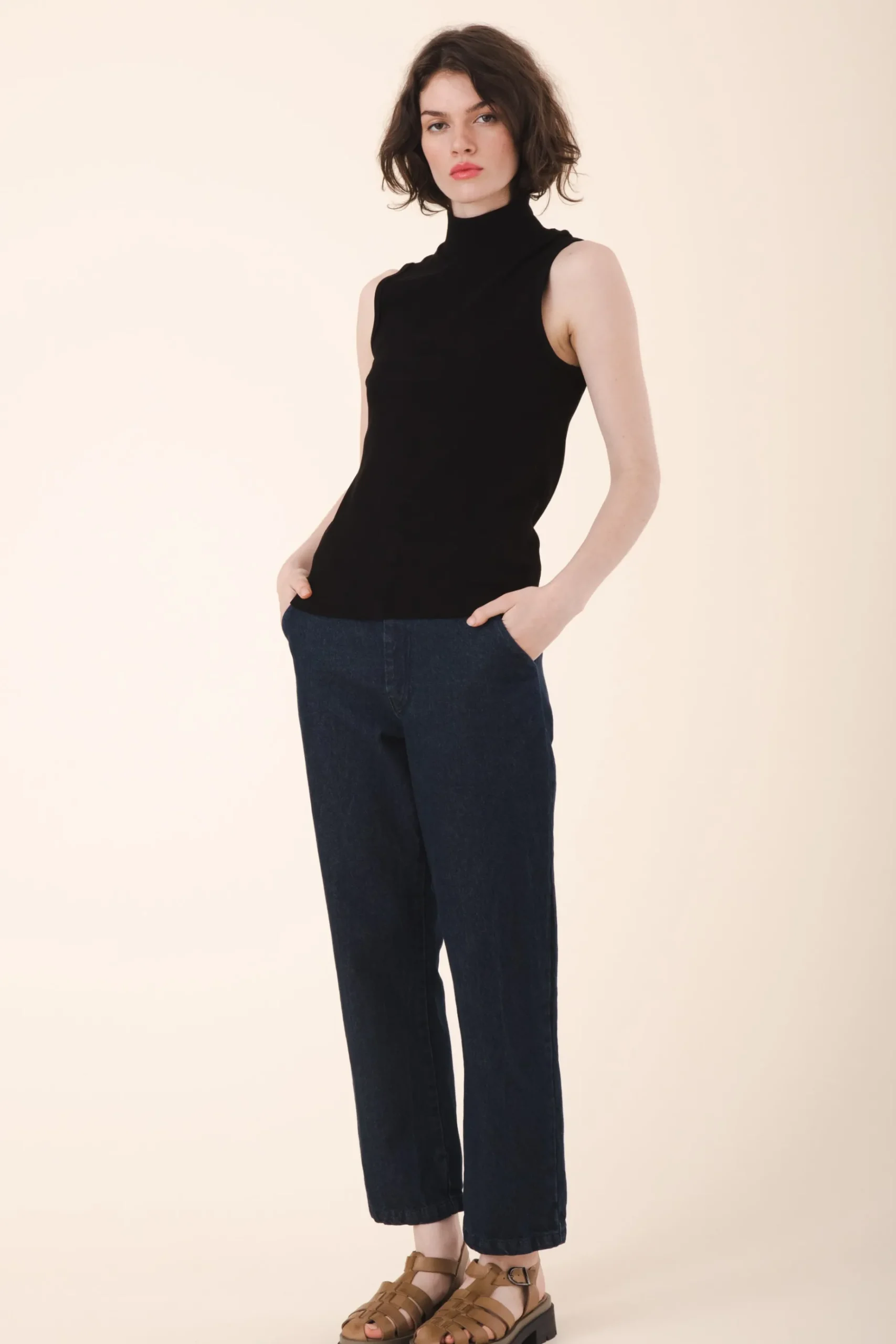 Sleeveless Mockneck in Black