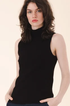 Sleeveless Mockneck in Black